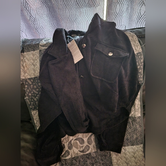 Shacket - Picture 2 of 4